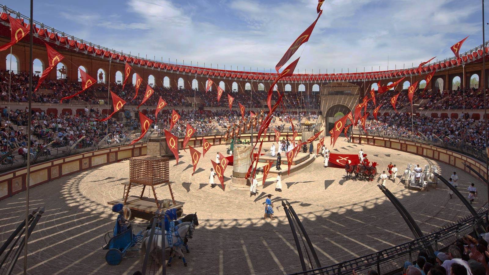 Reproduction du arène de l'époque romaine dans le célèbre parc du Puy du Fou, en France